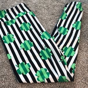 LuLaRoe holiday leggings TC